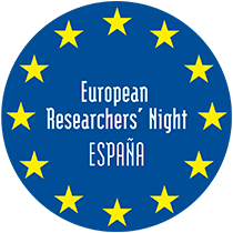 Logotipo de redondo con fondo azul rodeado de una corona de 12 estrellas amarillas y en el interior la frase en inglés "La Noche Europea de los Investigadores"