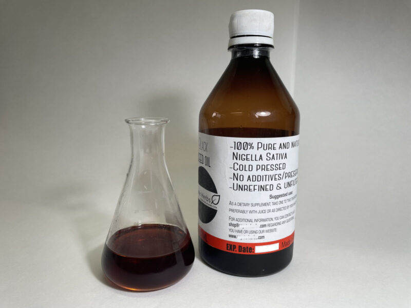 Aceite comercial extraído del comino negro.